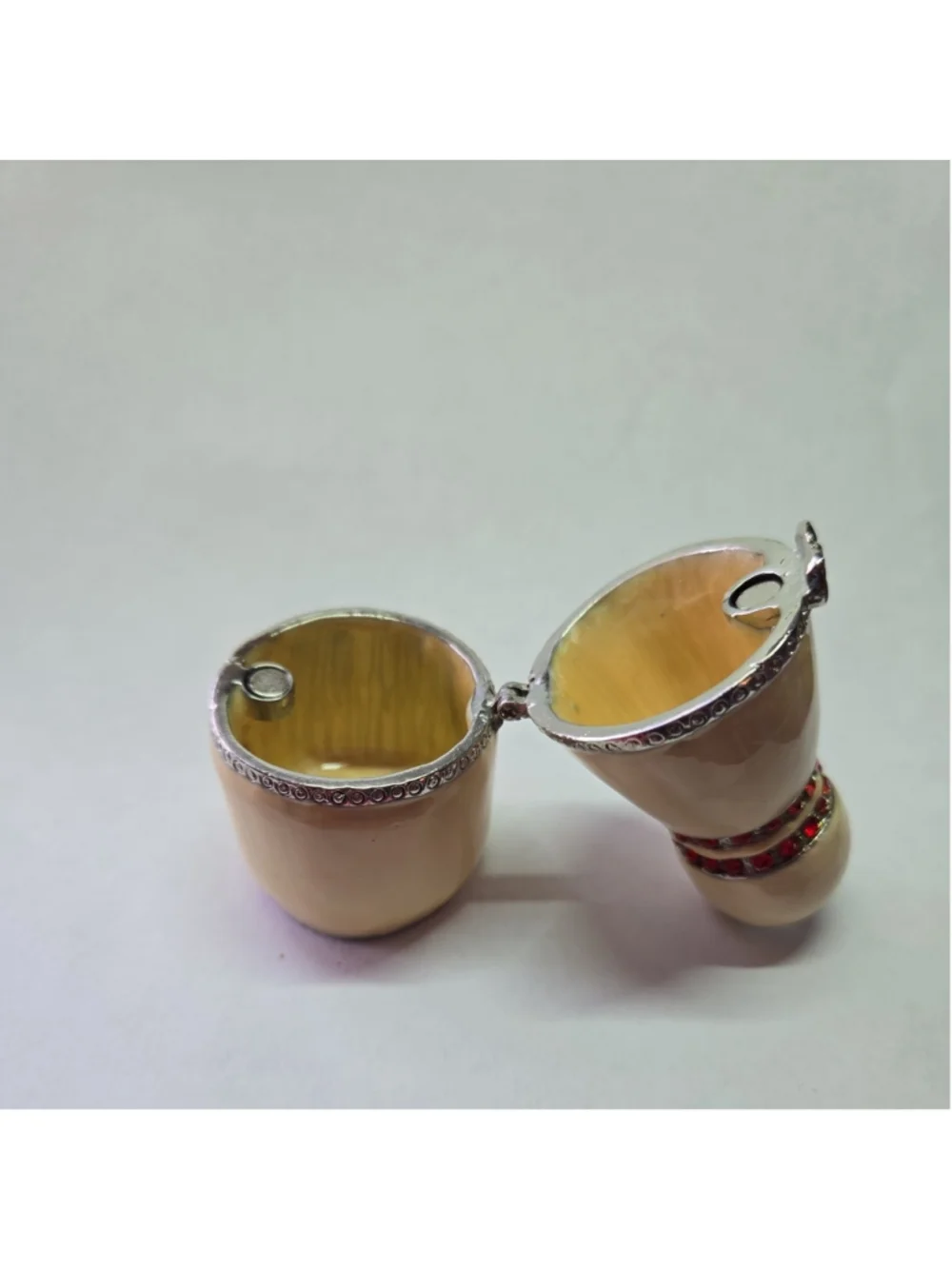 Unbranded objet art